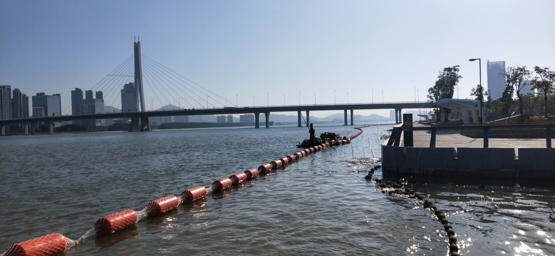 韶關水下 “織網”：過河管道鋪設搭建供水新橋梁